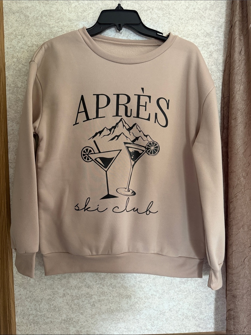Après Ski Club Graphic Oversized Sweatshirt - Tan Size Small